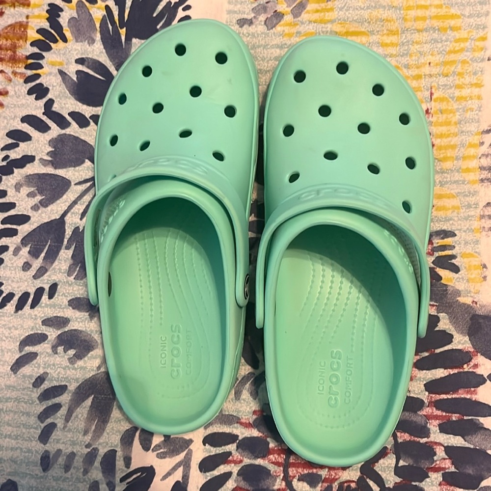 Crocs iconic comfort mint green size 9 women/7 men
